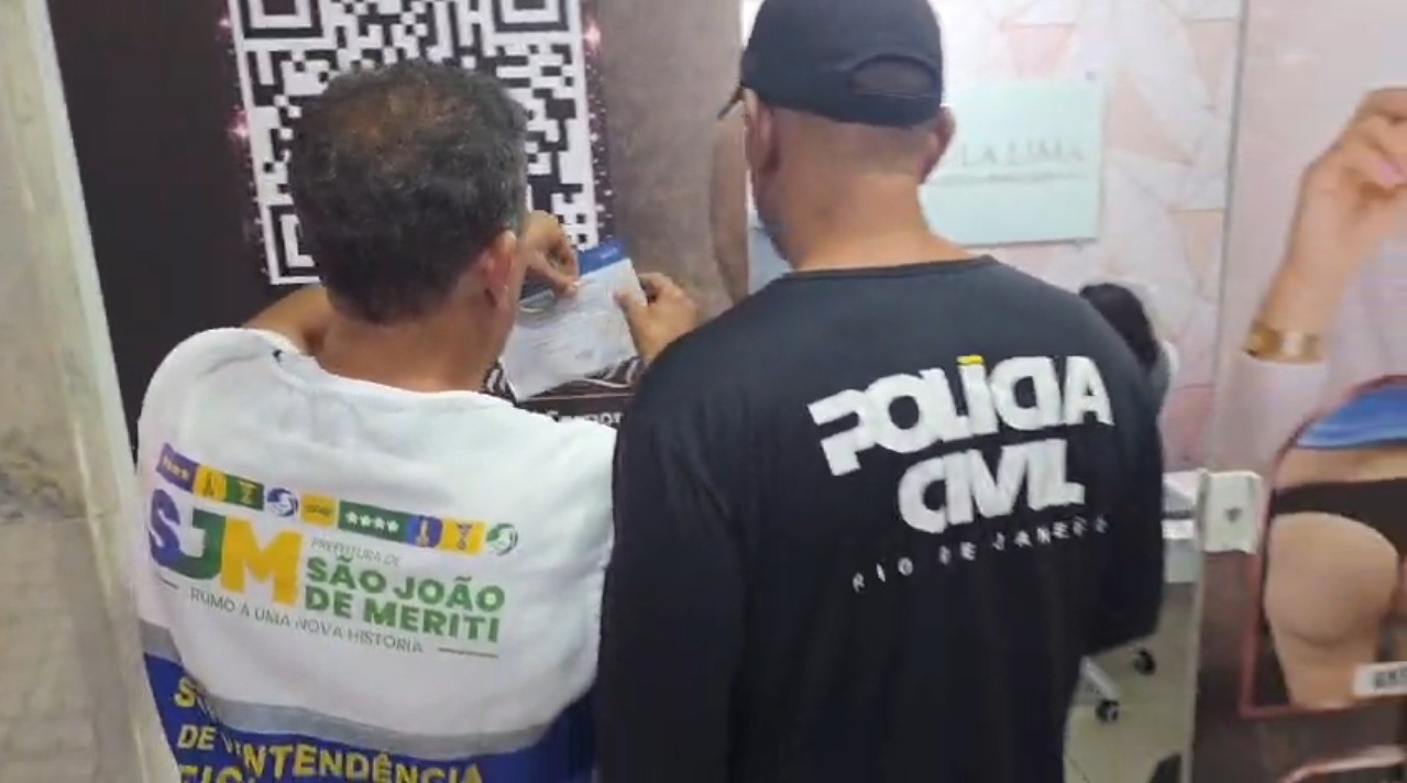 Clínica de estética em São João de Meriti é intertidada após denúncias de pacientes; funcionária foi presa em flagrante