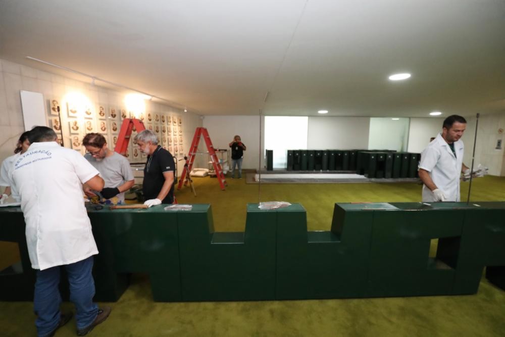 Painel de Athos Bulcão foi recolocado no Salão Verde da Câmara dos Deputados — Foto: Bruno Spada/Câmara dos Deputados