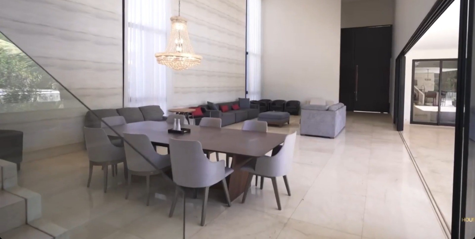 A mansão onde morou Zé Felipe e Virginia, em Goiânia — Foto: Reprodução/Youtube