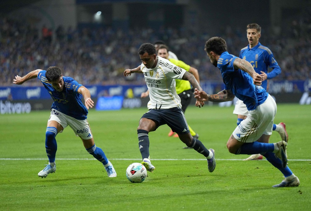 Rodrygo foi titular do Real Madrid contra o Oviedo — Foto: Cesar MANSO / AFP