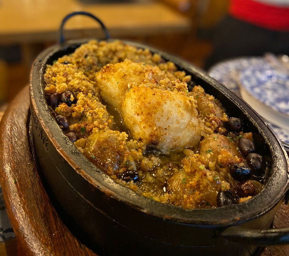 O bacalhau com crosta de broa da Tasca do Marquês — Foto: Divulgação