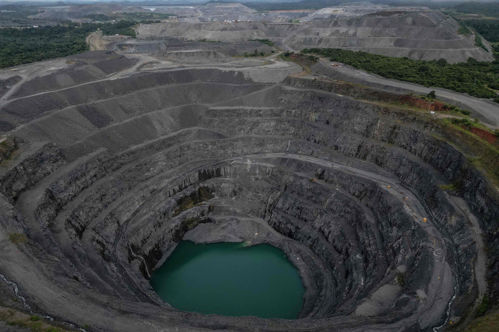 Vista aérea da mina de cobre do Sossego, explorada pela mineradora VALE, em Canaã dos Carajás — Foto: Nelson ALMEIDA / AFP