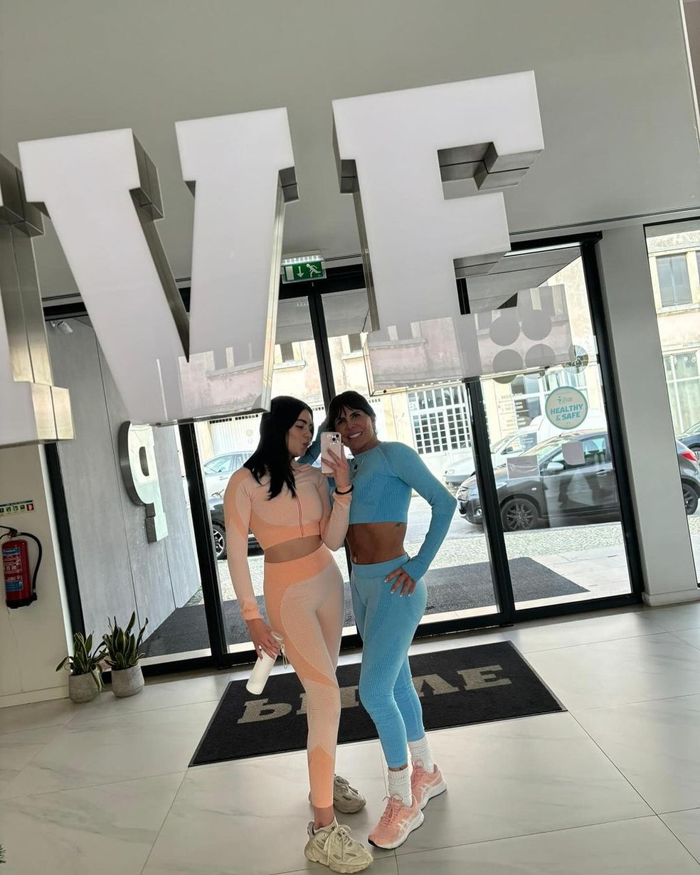 Gretchen posou com a filha Giullia Miranda — Foto: Reprodução Instagram