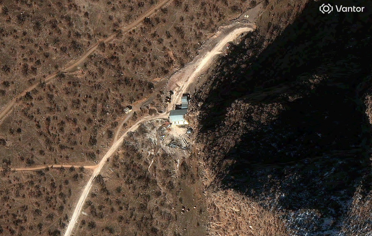 DEPOIS: consequências dos ataques aéreos à guarnição de Khorramabad e ao complexo de mísseis da Guarda Revolucionária Islâmica do Irã. — Foto: Reprodução/Redes Sociais/Vantor Tech