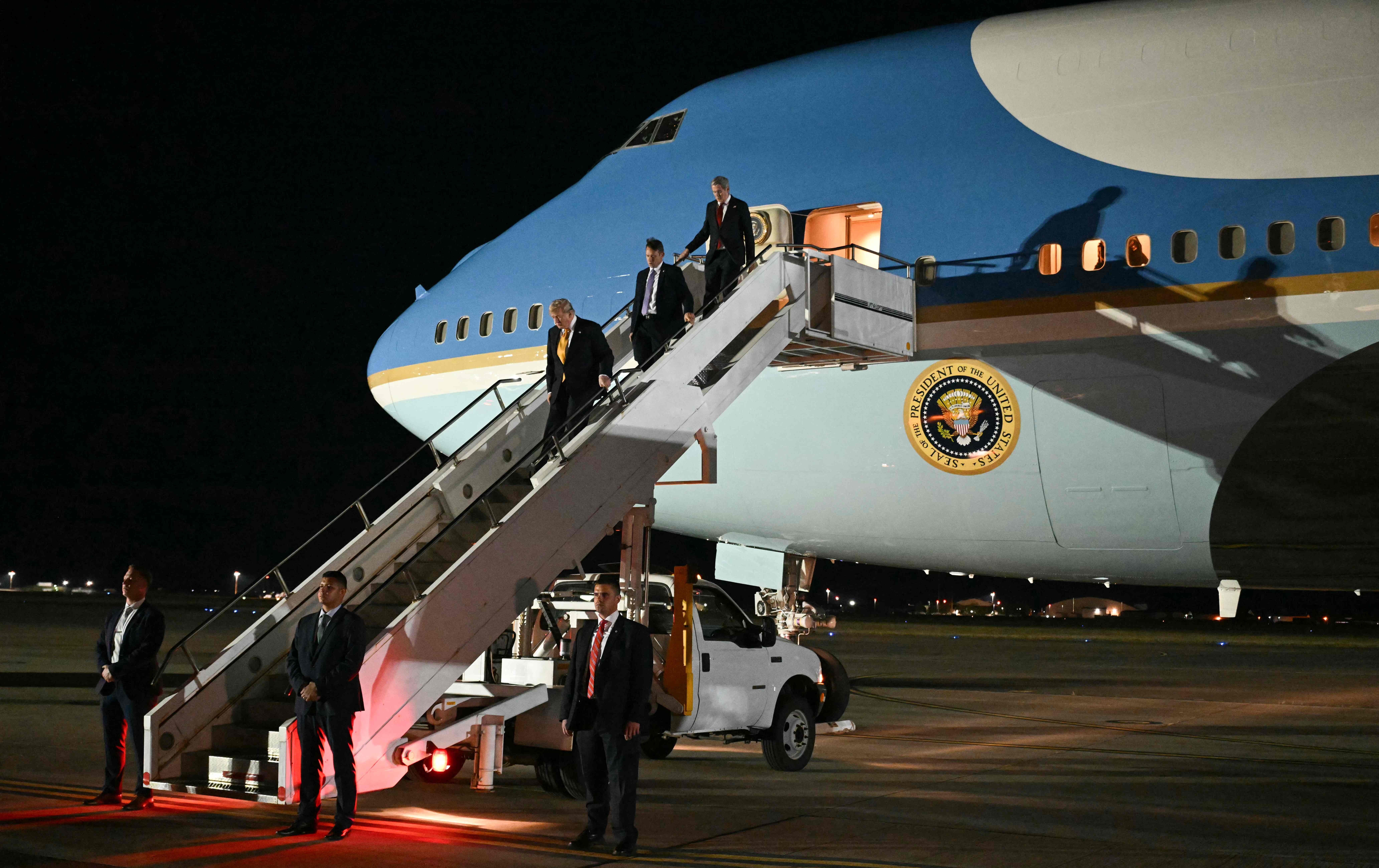 Trump troca de avião presidencial por questões de segurança