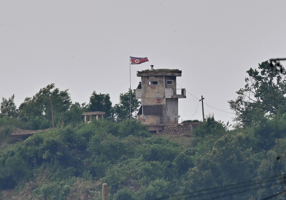 Posto de controle norte-coreano perto da divisa com a Coreia do Sul — Foto: Jung Yeon-je / AFP