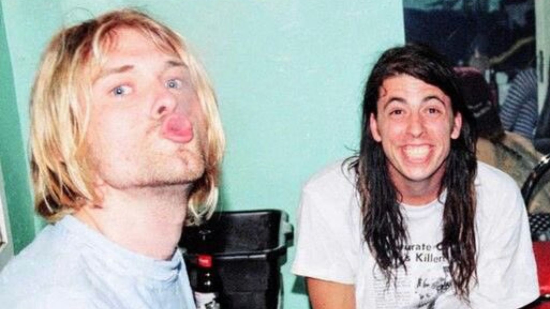 Dave Grohl morou no sofá de Kurt Cobain por oito meses; experiência inspirou música do Foo Fighters - QTU Questões do Universo