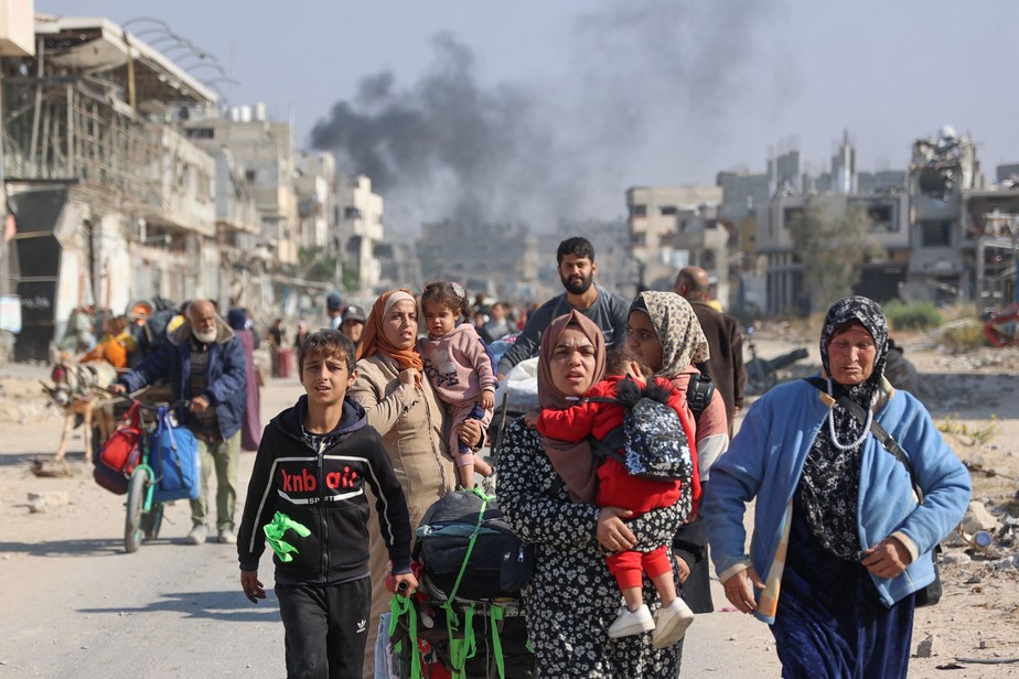 Israel liberta 90 prisioneiros palestinos ap&oacute;s a soltura de tr&ecirc;s ref&eacute;ns  pelo Hamas