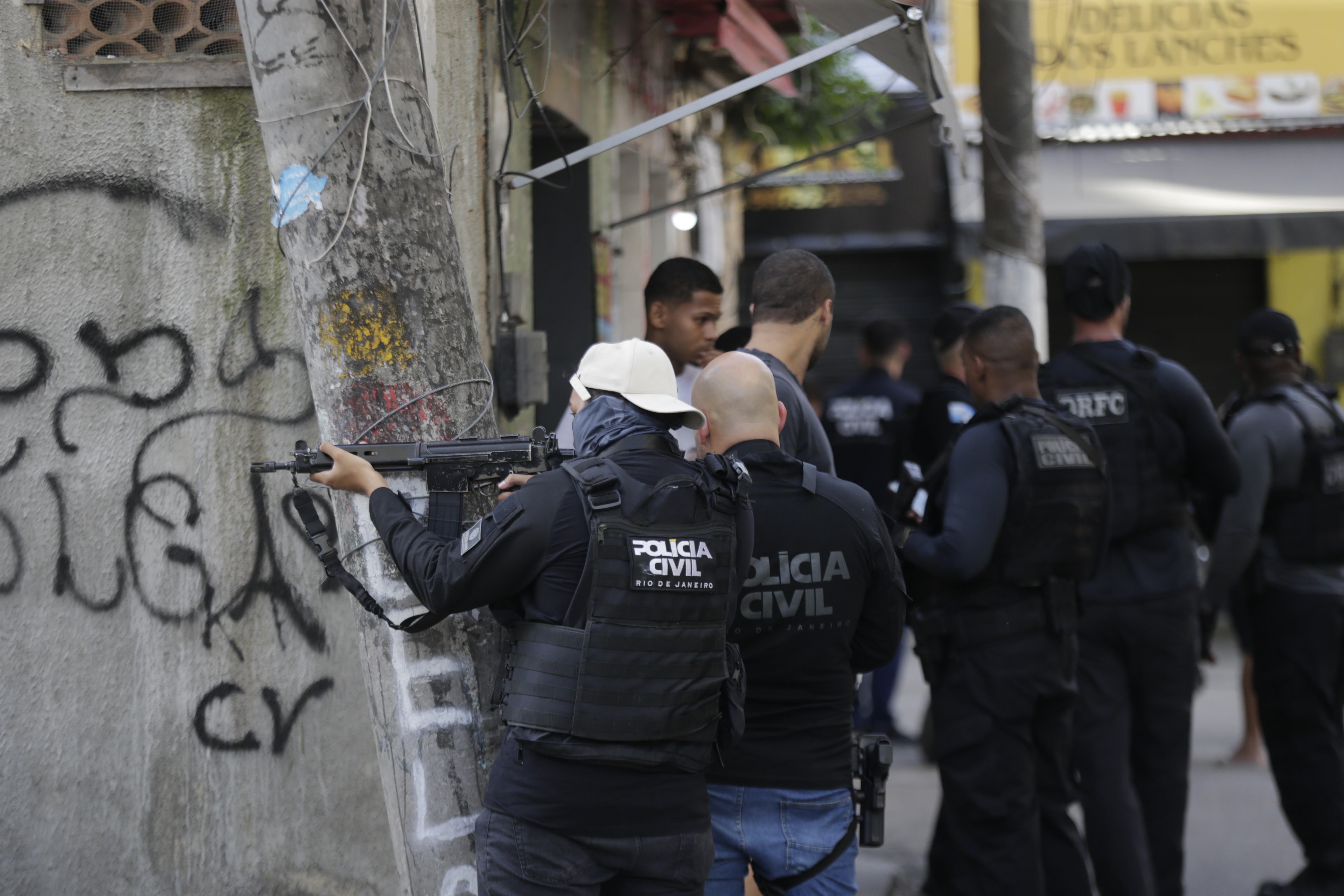 Plano enviado ao STF: Estado do Rio n&atilde;o descarta aux&iacute;lio das For&ccedil;as Armadas na reocupa&ccedil;&atilde;o de &aacute;reas dominadas pelo crime