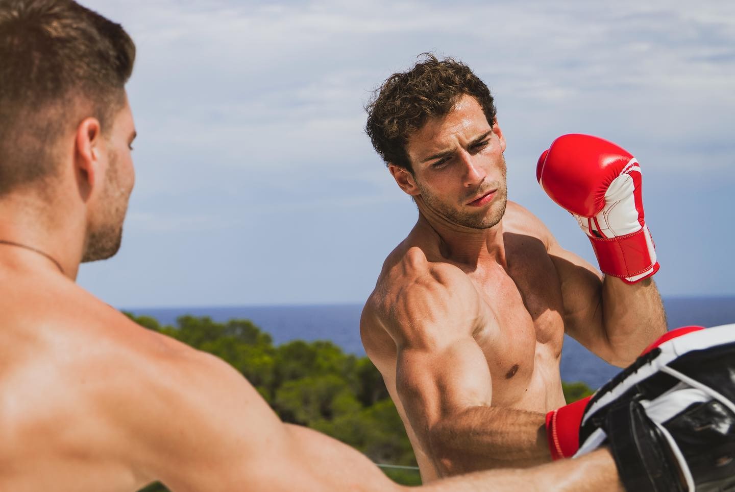Goretzka passou a treinar boxe para aumentar os músculos — Foto: Reprodução