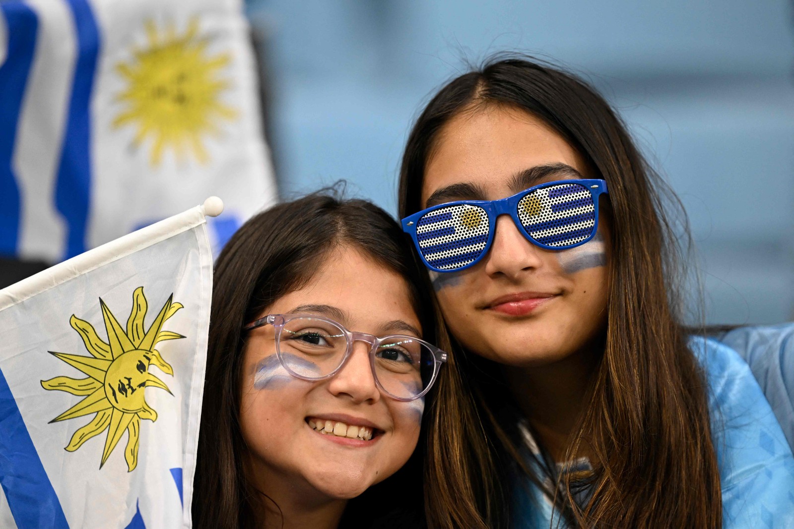 Torcedoras do Uruguai antes da partida com Gana — Foto: ALFREDO ESTRELLA/AFP