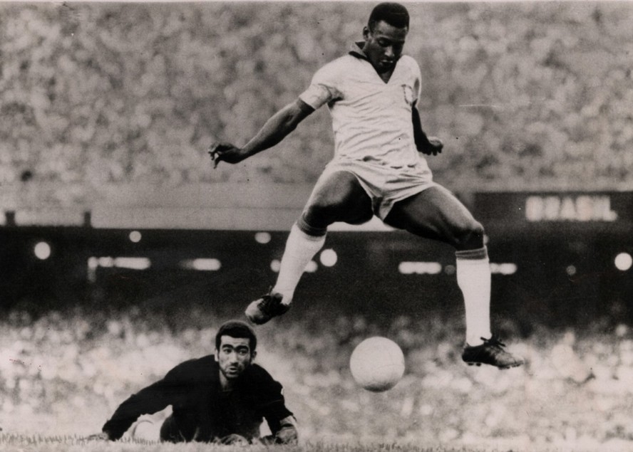 Fica, Pelé!“: relembre as partidas de despedida do Rei do Futebol