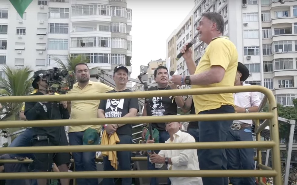 Bolsonaro discursa em ato na praia de Copacabana pela anistia dos envolvidos no 8 de janeiro de 2023 — Foto: Reprodução