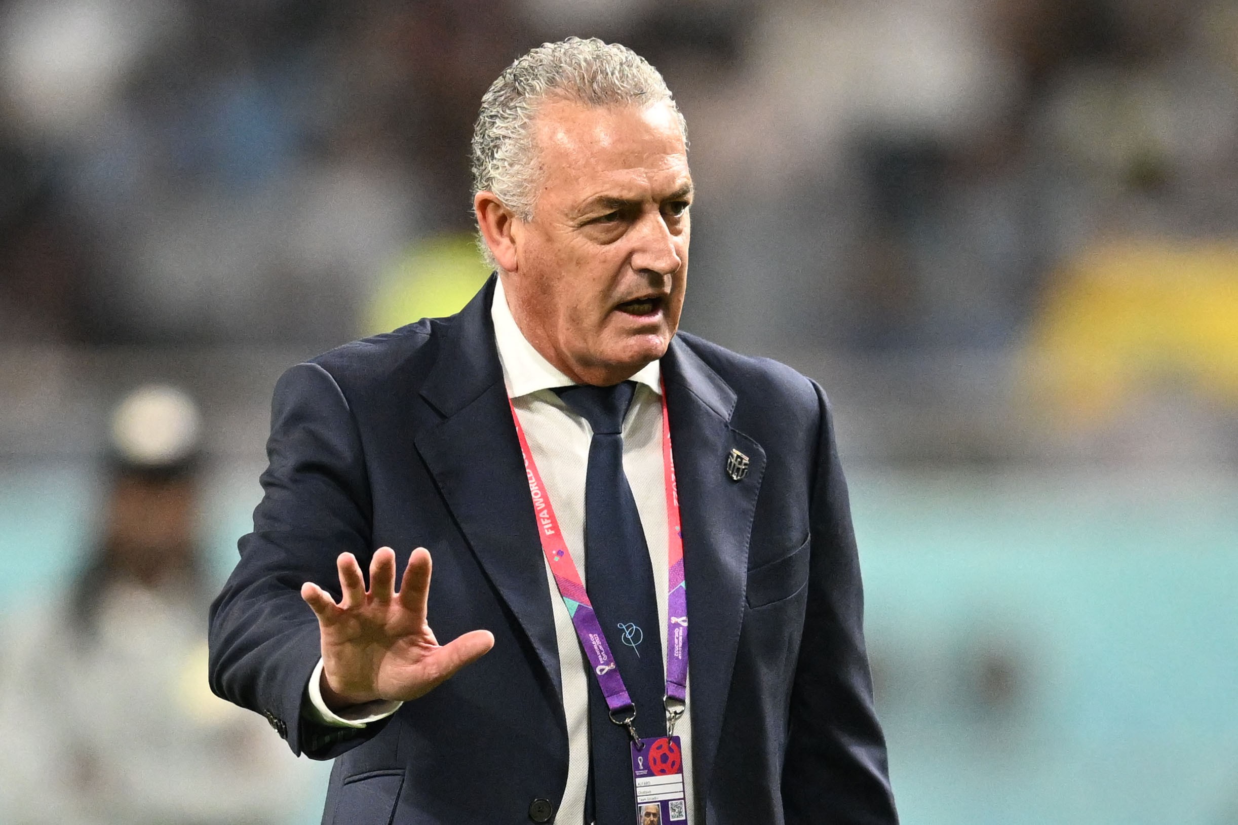 Técnico do Paraguai critica Fifa e diz que Copa virou produto para poucos: ‘A essência do futebol se perdeu’