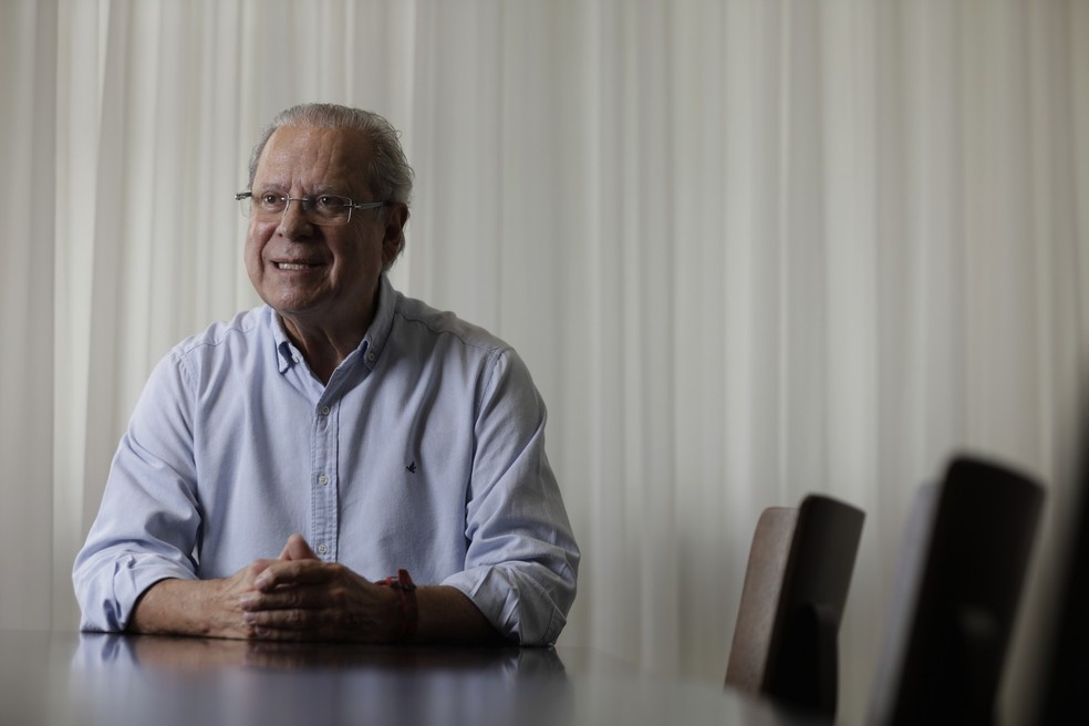 O ex-ministro José Dirceu durante entrevista — Foto: Cristiano Mariz/Agência O Globo/02-12-2024