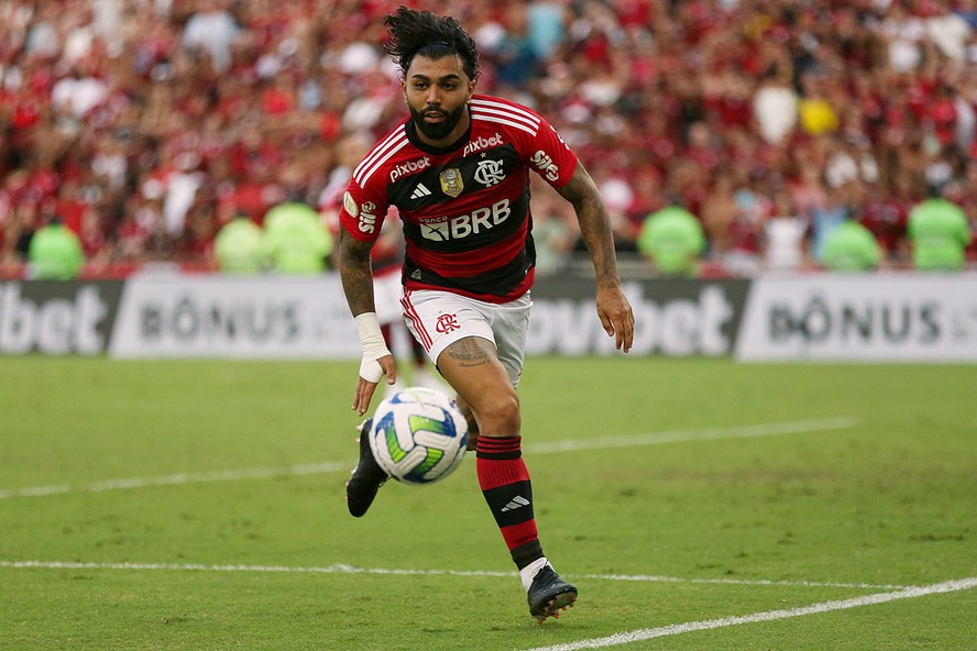 Fluminense vence o Flamengo em jogo com expulsões e confusão no fim