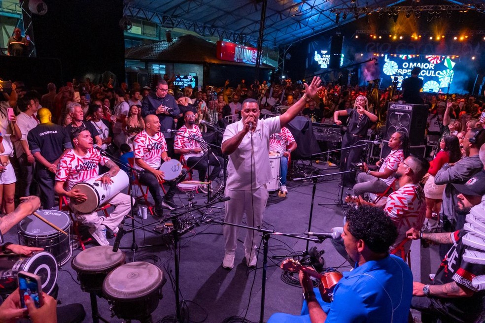 Noite terminou com o Cacique de Ramos e homenagens a Bira Presidente e Arlindo Cruz — Foto: Eduardo Hollanda/Liesa