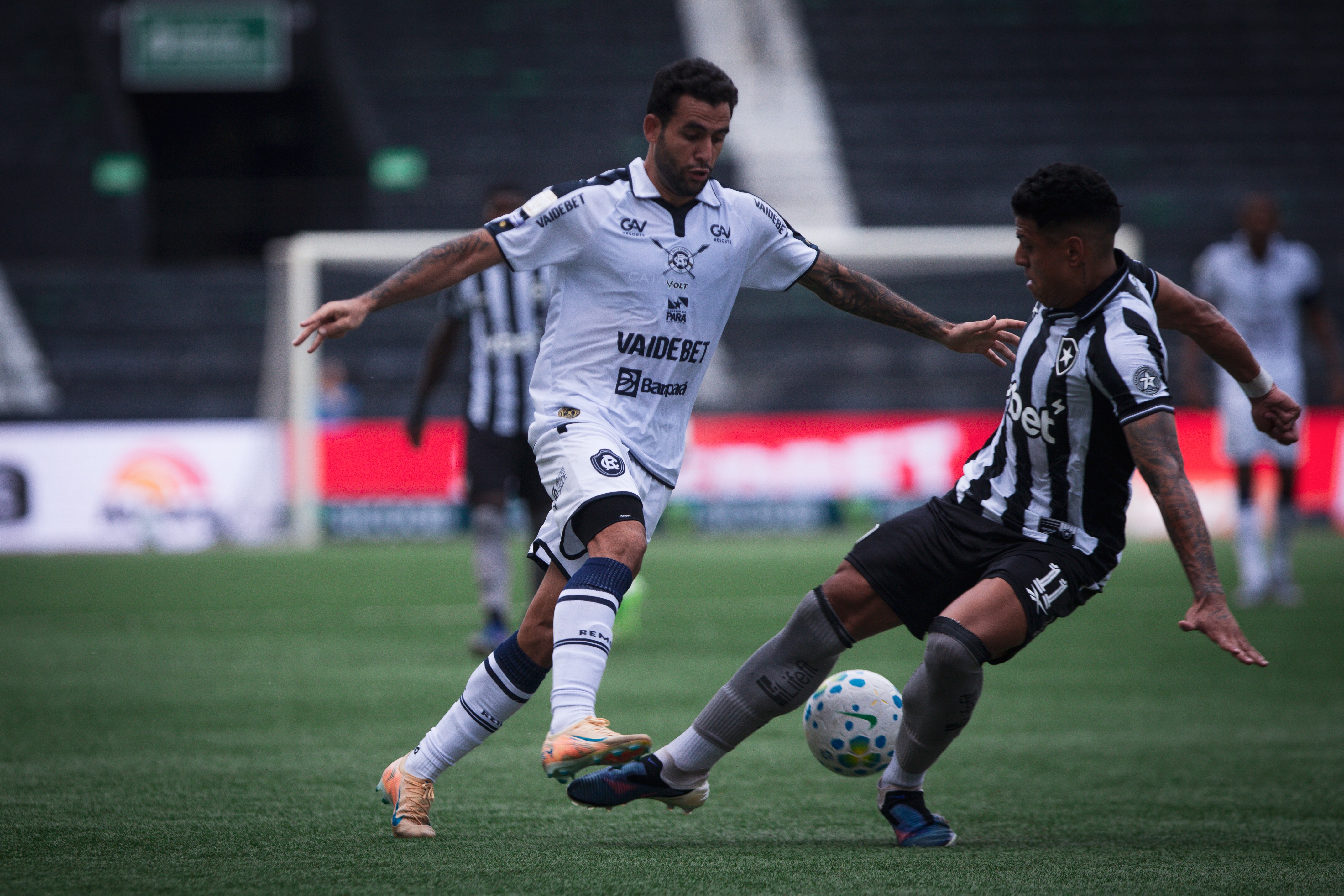 Botafogo precisa ser igual nos dois tempos para não amargar novas derrotas; leia análise