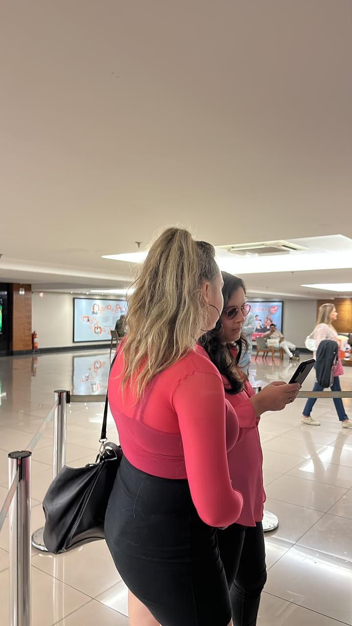 Fãs lotam salas de cinema vestidos de rosa para ver lançamento de Barbie