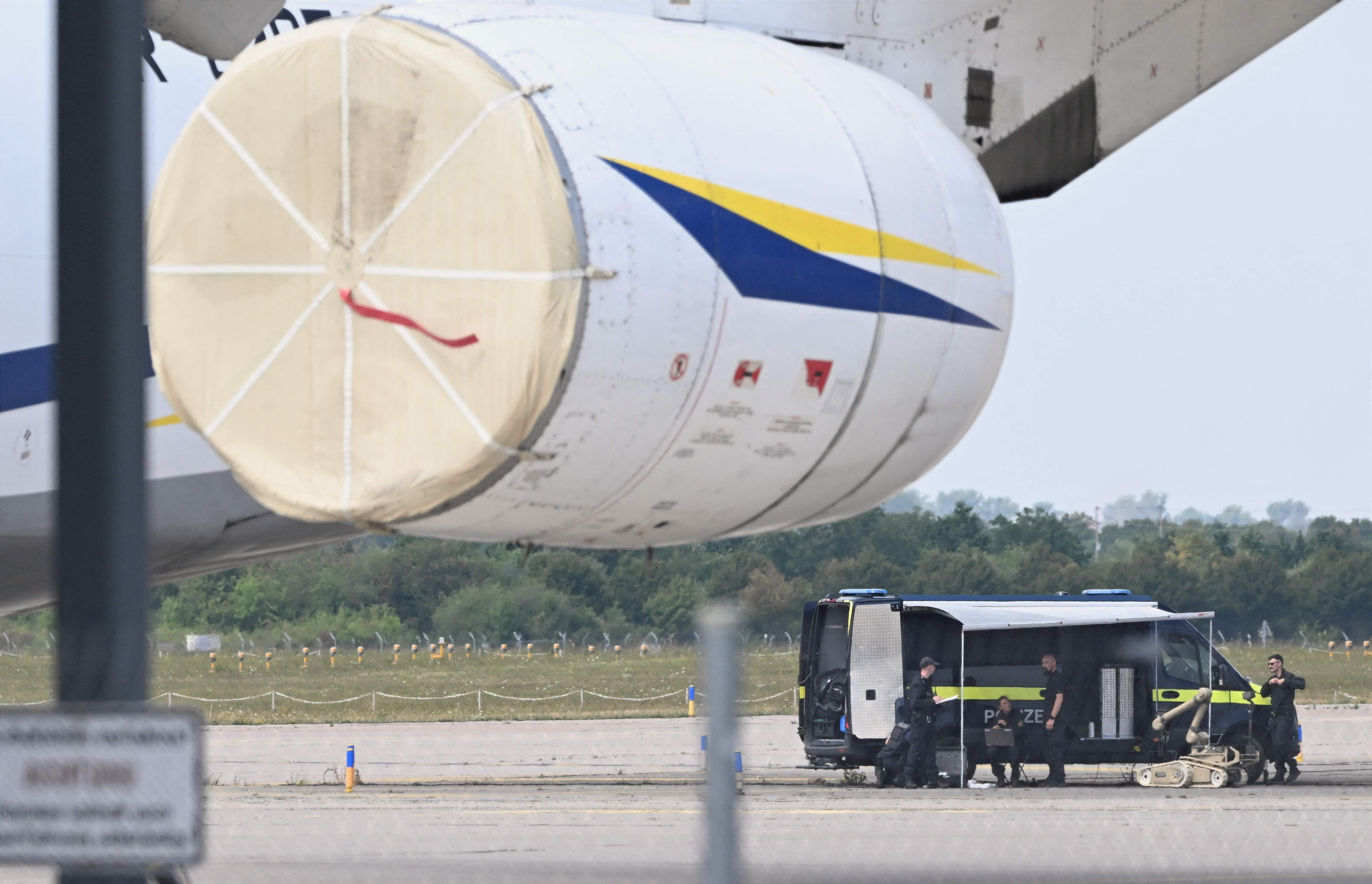 Aeroporto na Alemanha é fechado após descoberta de drone explosivo perto de avião de carga ucraniano