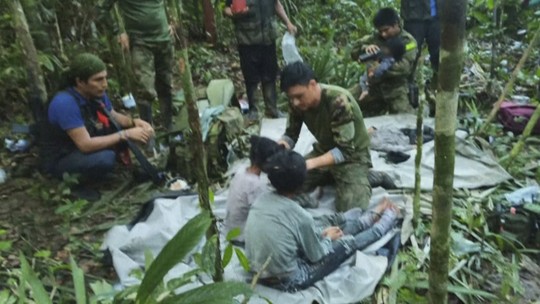 Pai convida general que liderou buscas para ser padrinho de bebê resgatada na selva colombiana