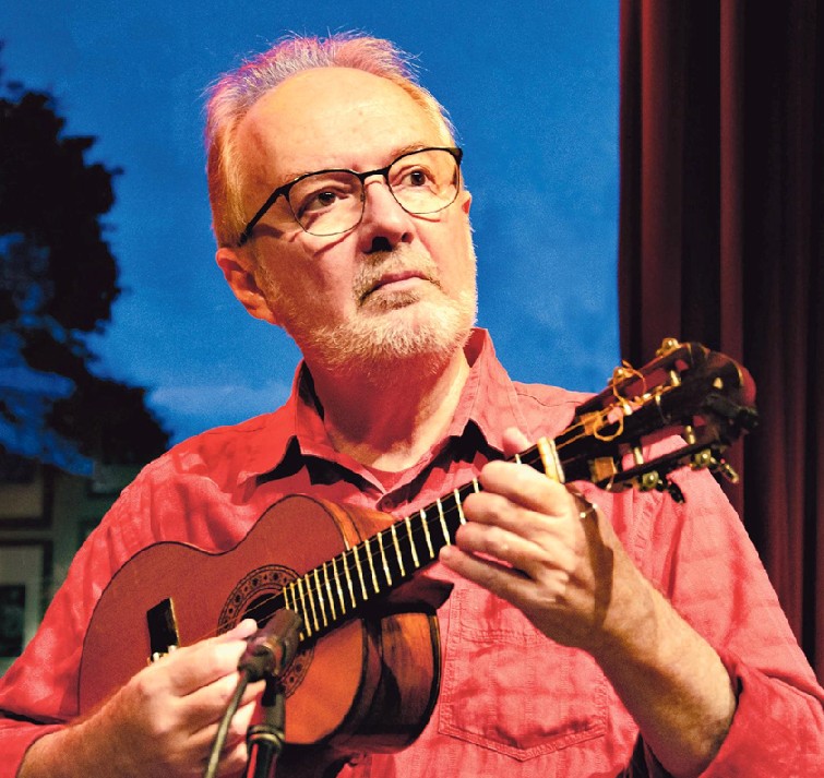 Henrique Cazes celebra 50 anos de carreira com shows, álbum e livro