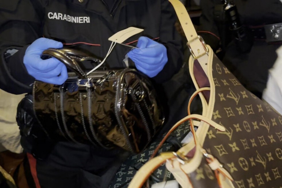 Polícia italiana recuperou itens de grife roubados em dois assaltos de luxo em Roma — Foto: Reprodução ANSA / Ansa - Brasil