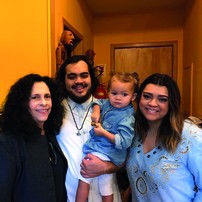 Preta Gil e madrinha, Gal Costa, posam com Francisco e sua filha, Sol — Foto: Arquivo pessoal