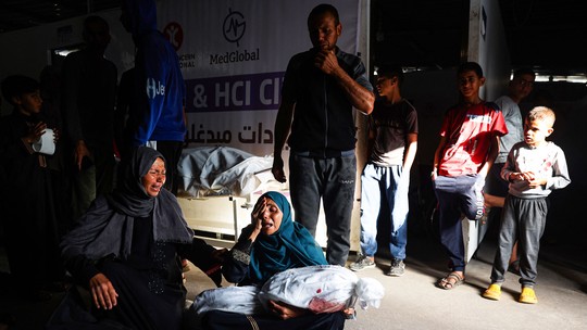Vídeos mostram socorro a palestinos atingidos por bombardeio israelense em Rafah; assista