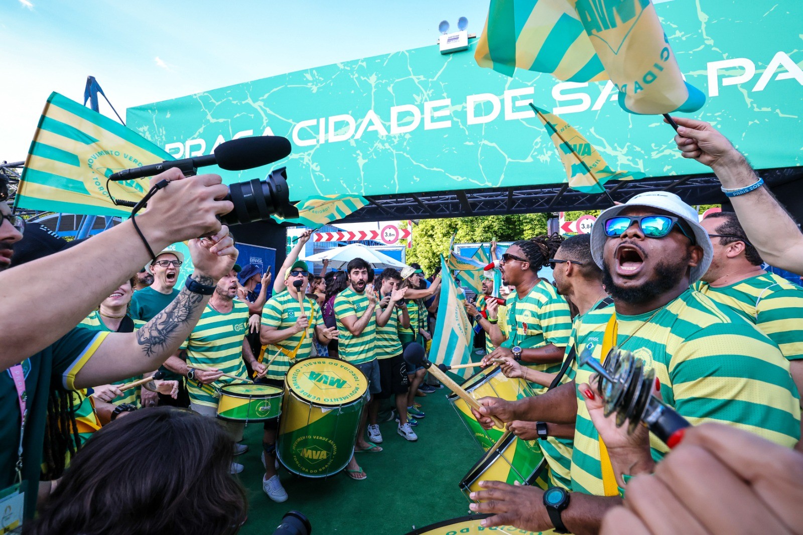 CBF e patrocinadores bancam organizadas de clubes, que se juntam a MVA com regras para apoiar a seleção brasileira na Copa