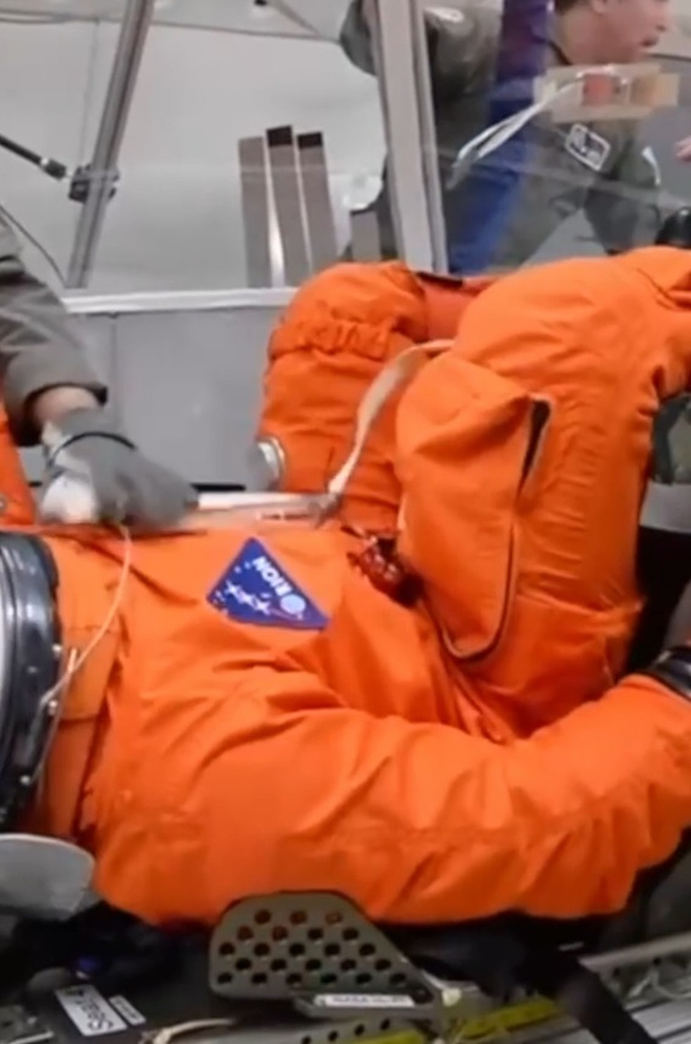 Como astronautas vão ao banheiro? — Foto: Reprodução/BBC