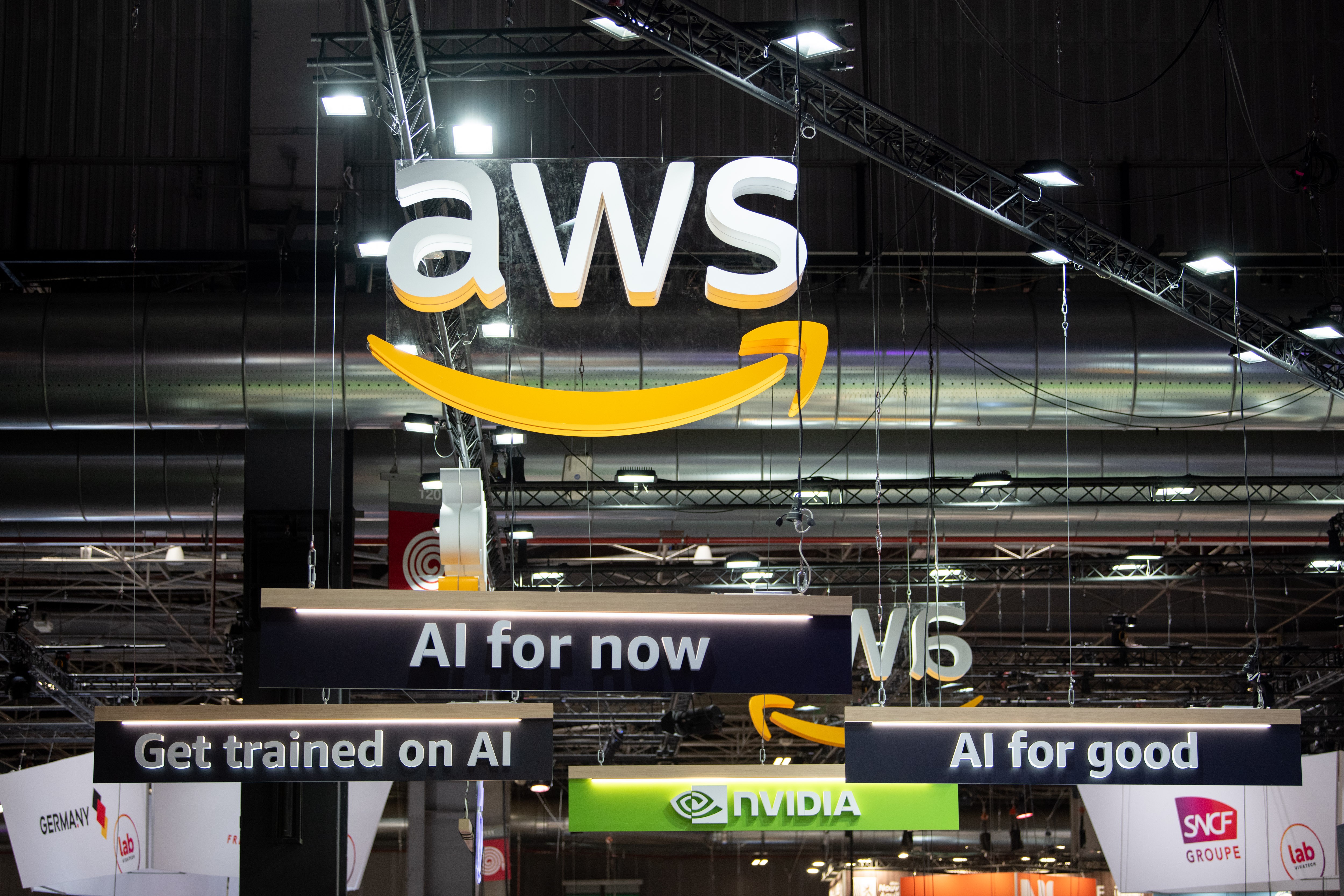 Unidades de computação em nuvem da Microsoft e da Amazon enfrentam regras mais duras da UE para big techs