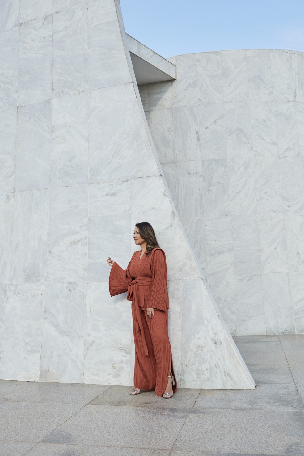 A primeira-dama Janja da Silva veste calça e quimono da Neriage — Foto: Bob Wolfenson