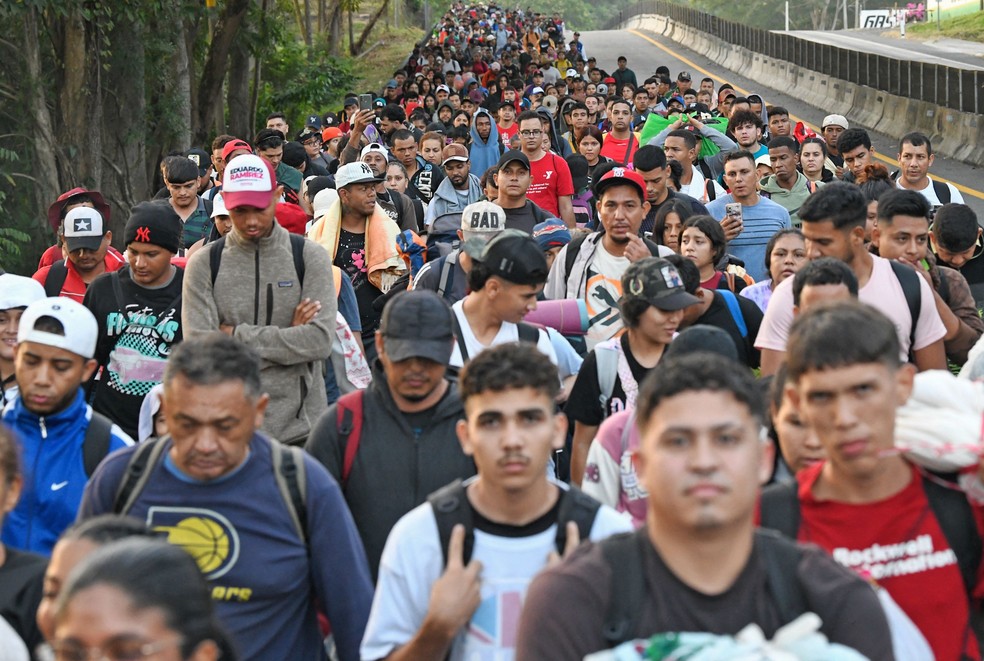 Migrantes formam uma caravana em Tapachula, no estado de Chiapas, México, em 20 de janeiro de 2025 — Foto: Isaac Guzman / AFP