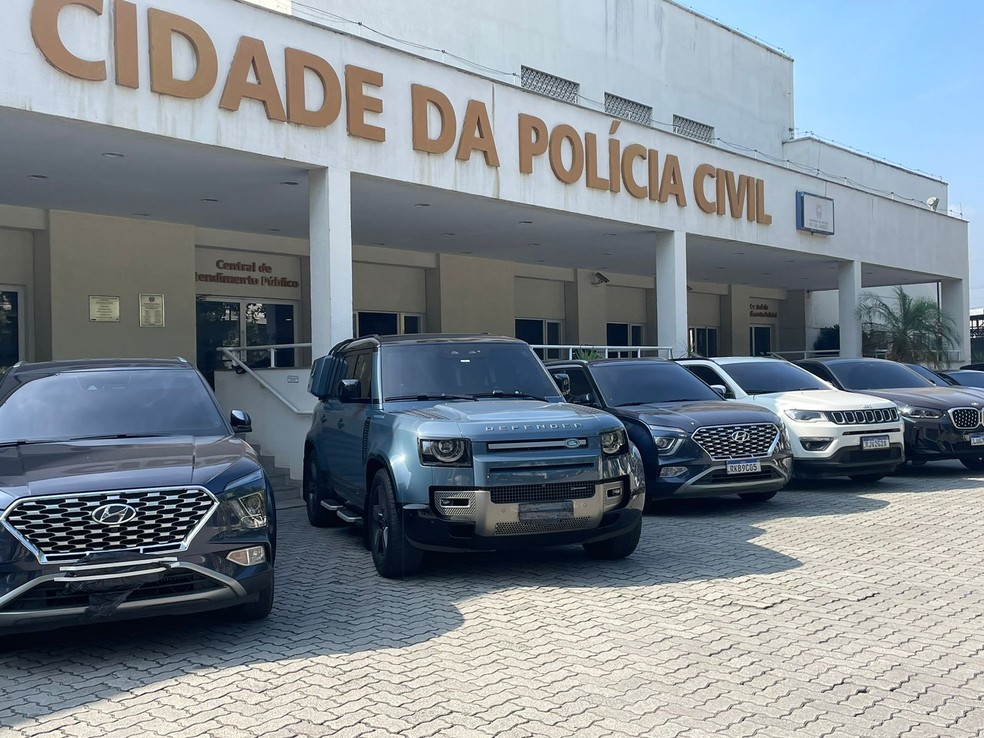 Carros de luxo apreendidos pela polícia na Operação Desfortuna — Foto: Divulgação