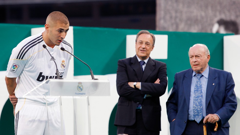 Benzema durante sua apresentação no Real Madrid em 2009 — Foto: Divulgação/Real Madrid