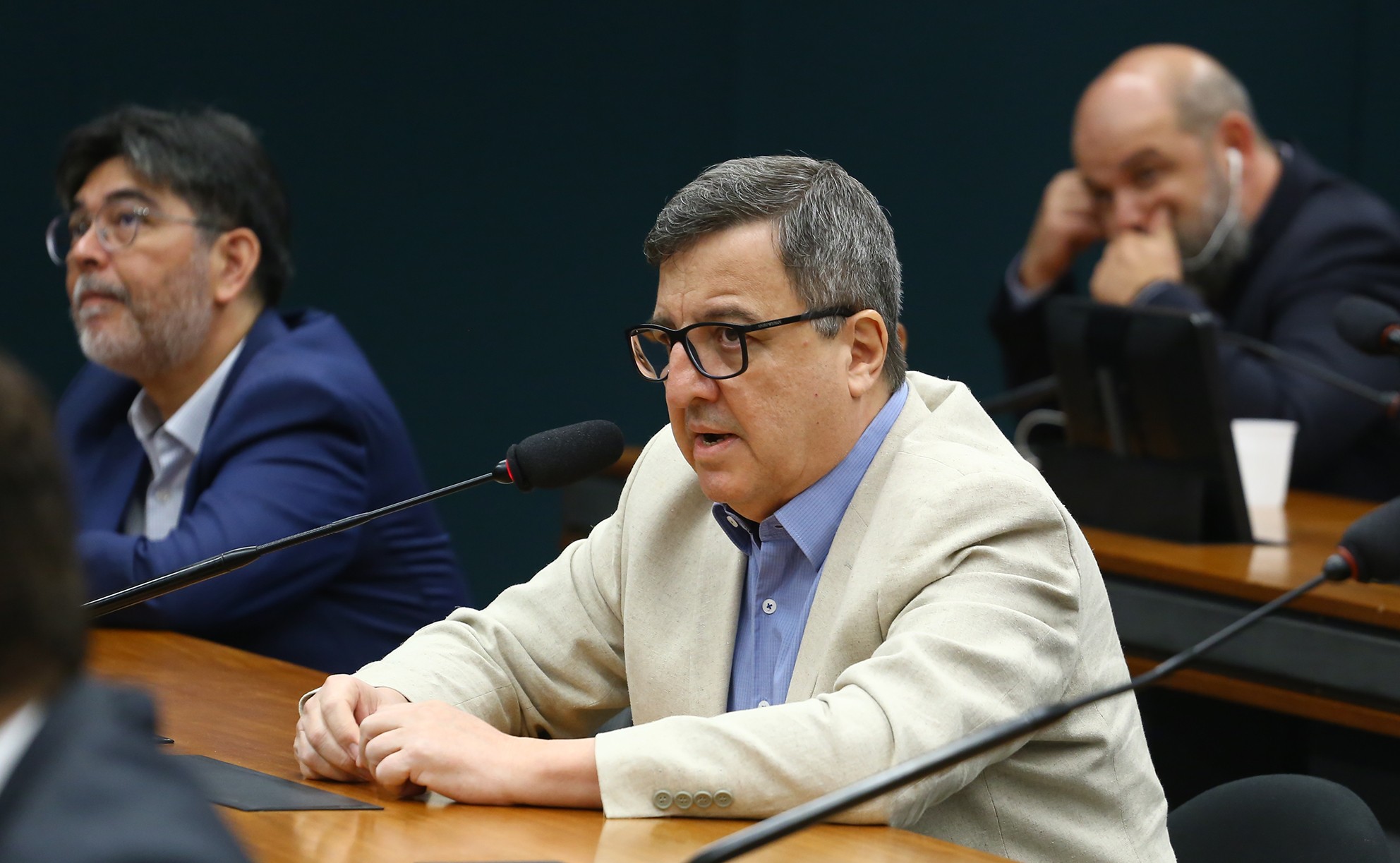 Relator propõe ressarcir aposentados do INSS com recursos do FGC