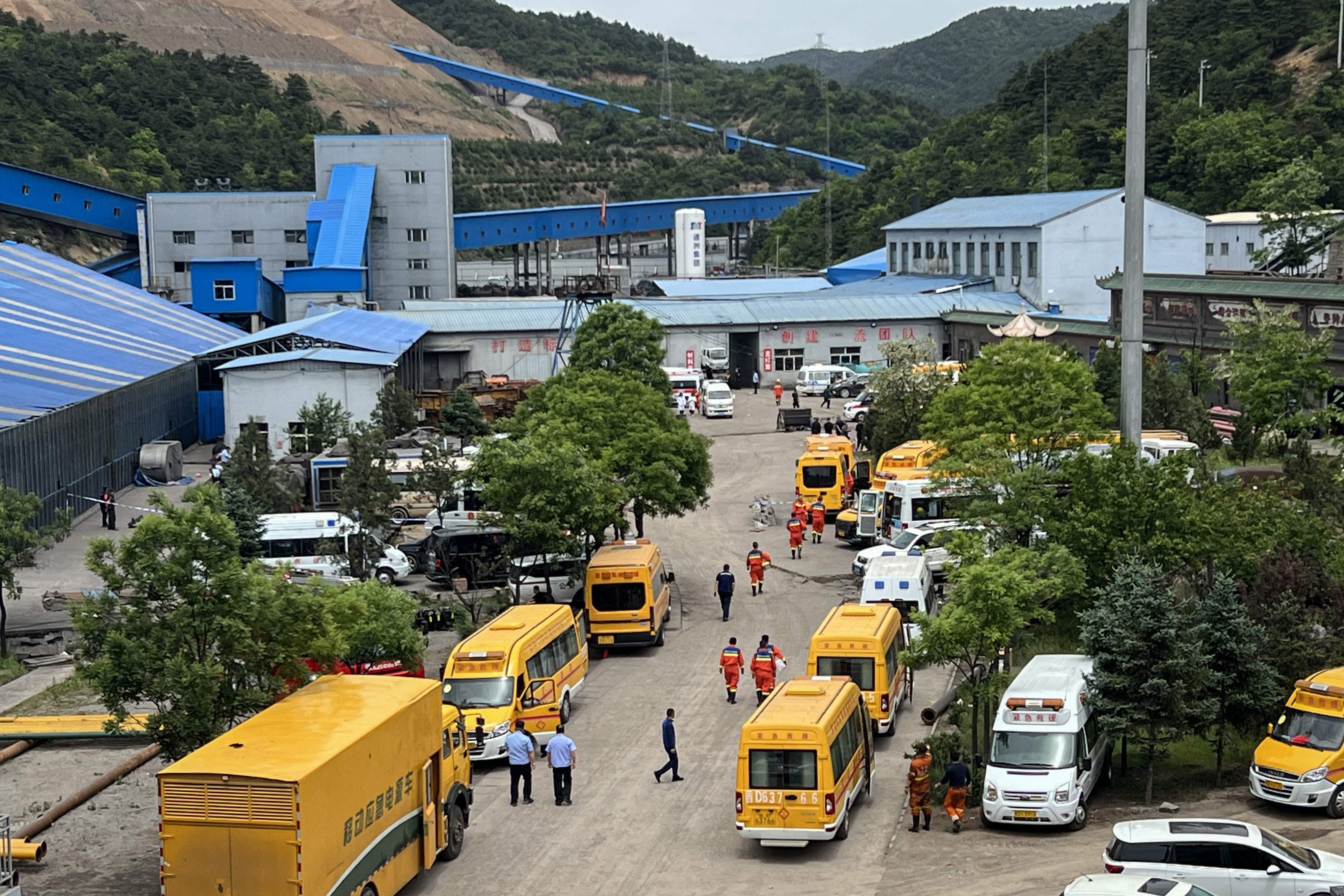 Xi pede mobilização total de resgate após explosão em mina de carvão matar pelo menos 90 na China