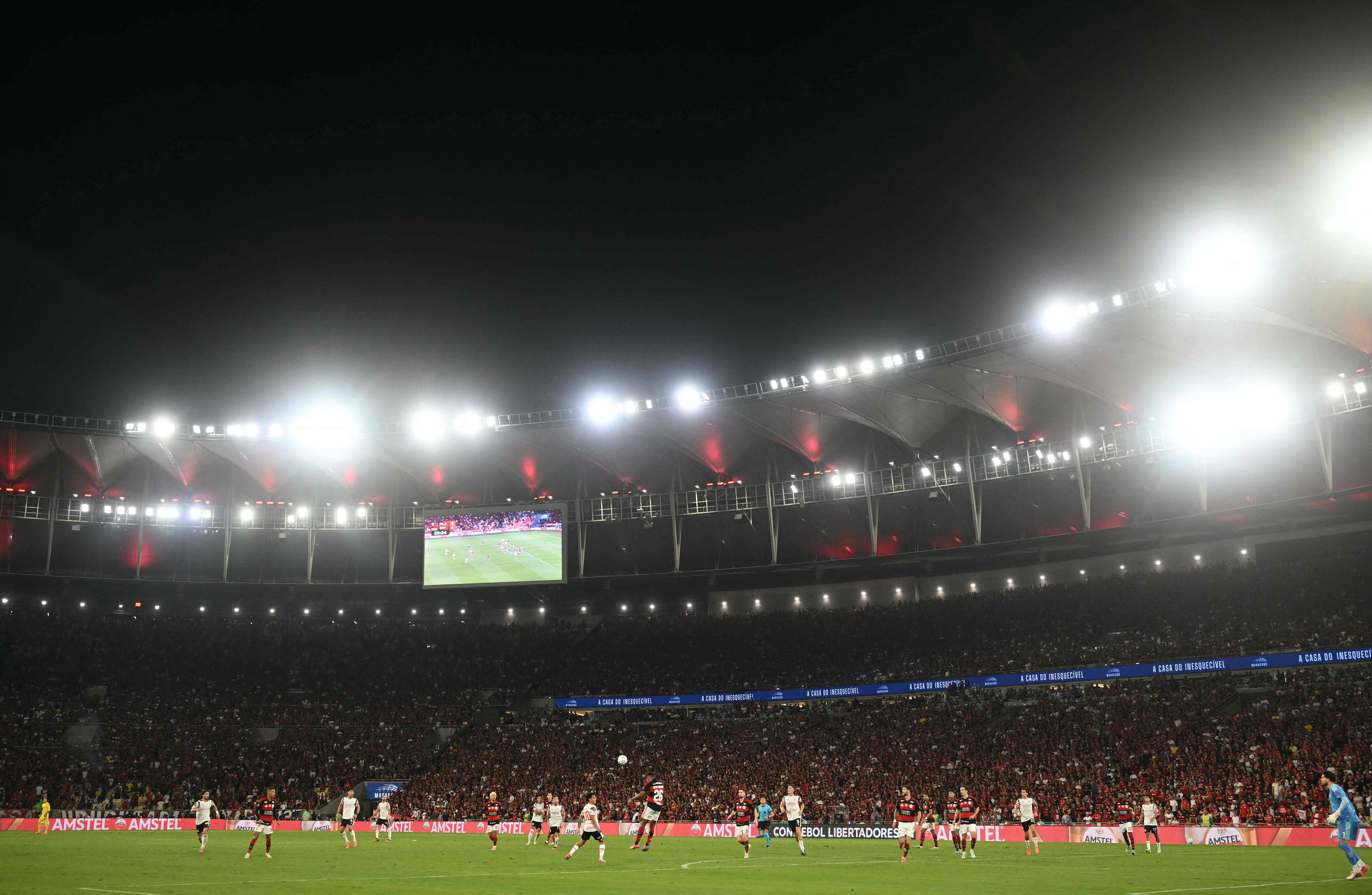 Flamengo x Estudiantes bate recorde de público do futebol no Brasil em 2026, mas perde para NFL no Maracanã