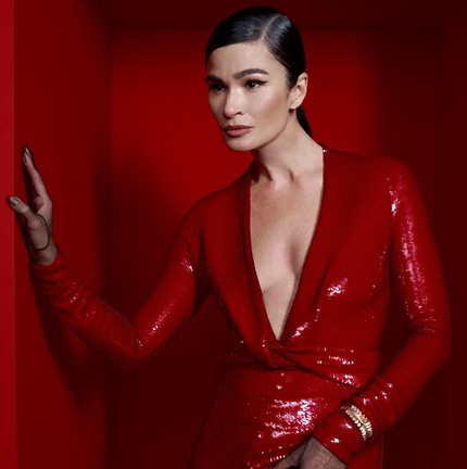 Vestido Ferragamo, Pulseira Cartier, Luvas Minha Avó Tinha E Meia-Calça Calzedonia-foto: Gustavo Ipolito
