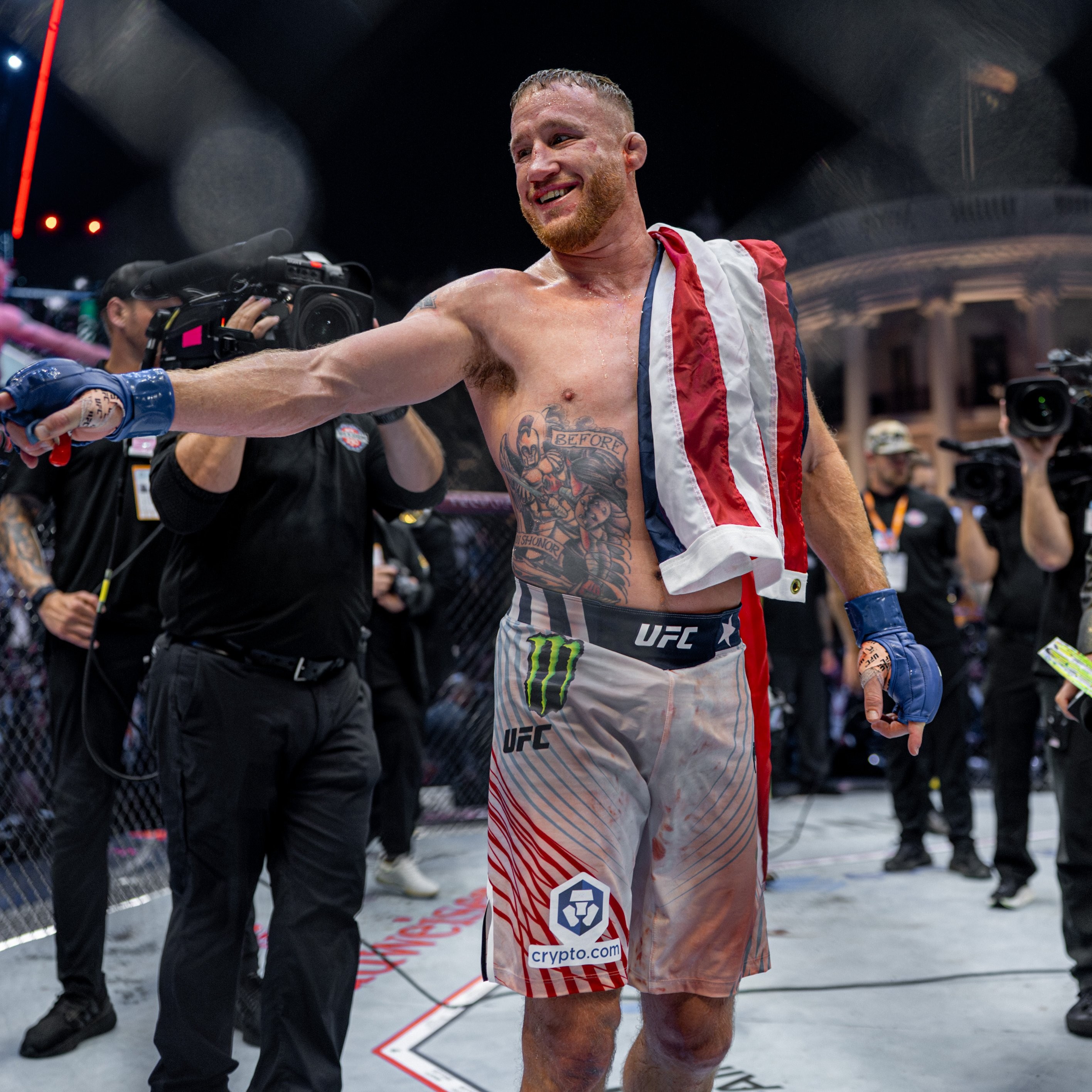 UFC na  Casa Branca termina com nocautes em todas as lutas e 'zebra' americana conquistando cinturão no confronto principal
