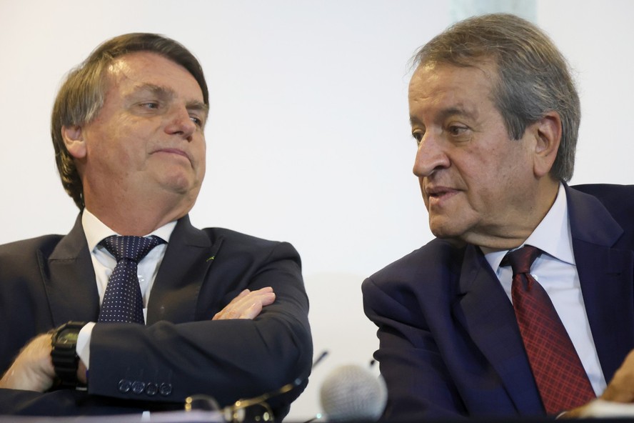 O ex-presidente Jair Bolsonaro e o presidente do PL, Valdemar Costa Neto