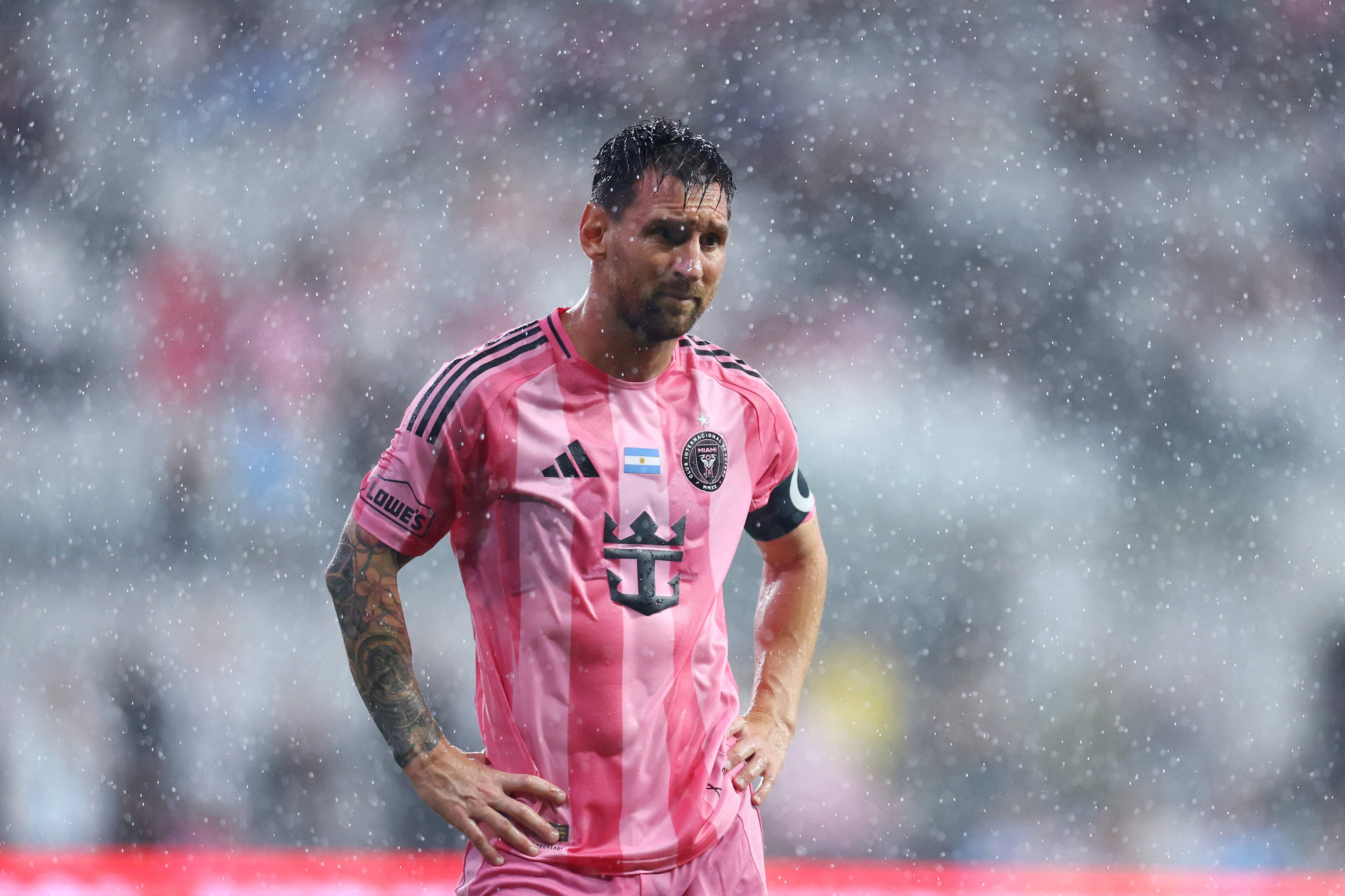 Messi tem inflamação na coxa e pode perder amistosos da Argentina antes da Copa do Mundo, diz jornal