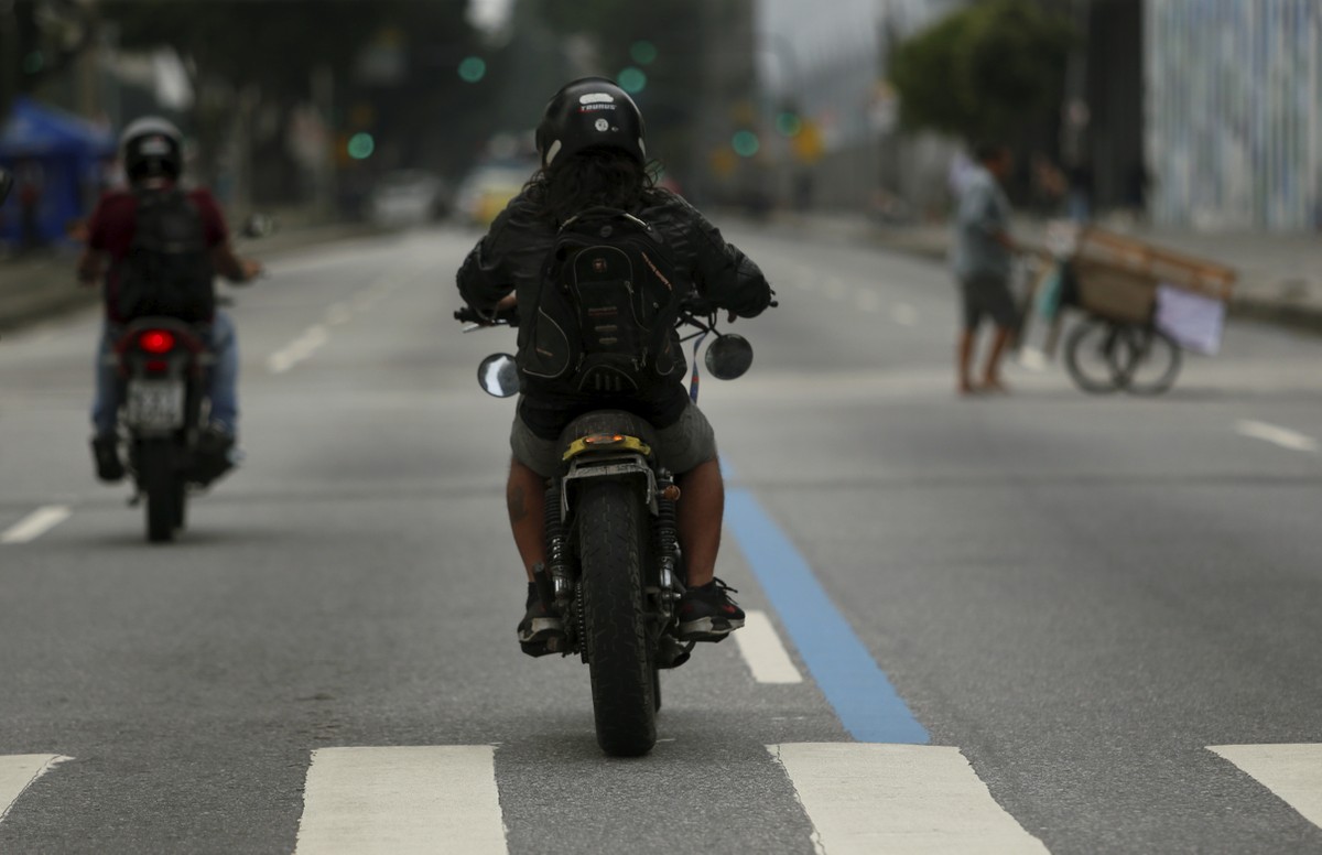 Em cada três motos rebocadas em blitzes do detran, uma não tem placa ou está com licença ilegível