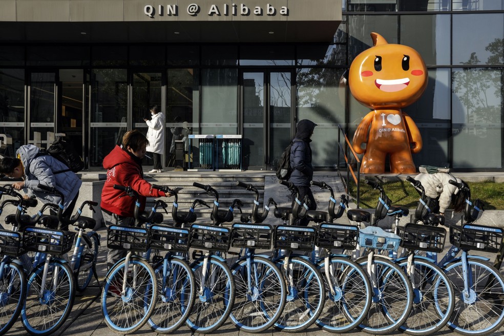 O mascote do Alibaba na frente da sede do grupo em  Hangzhou, China: cidade abriga o 