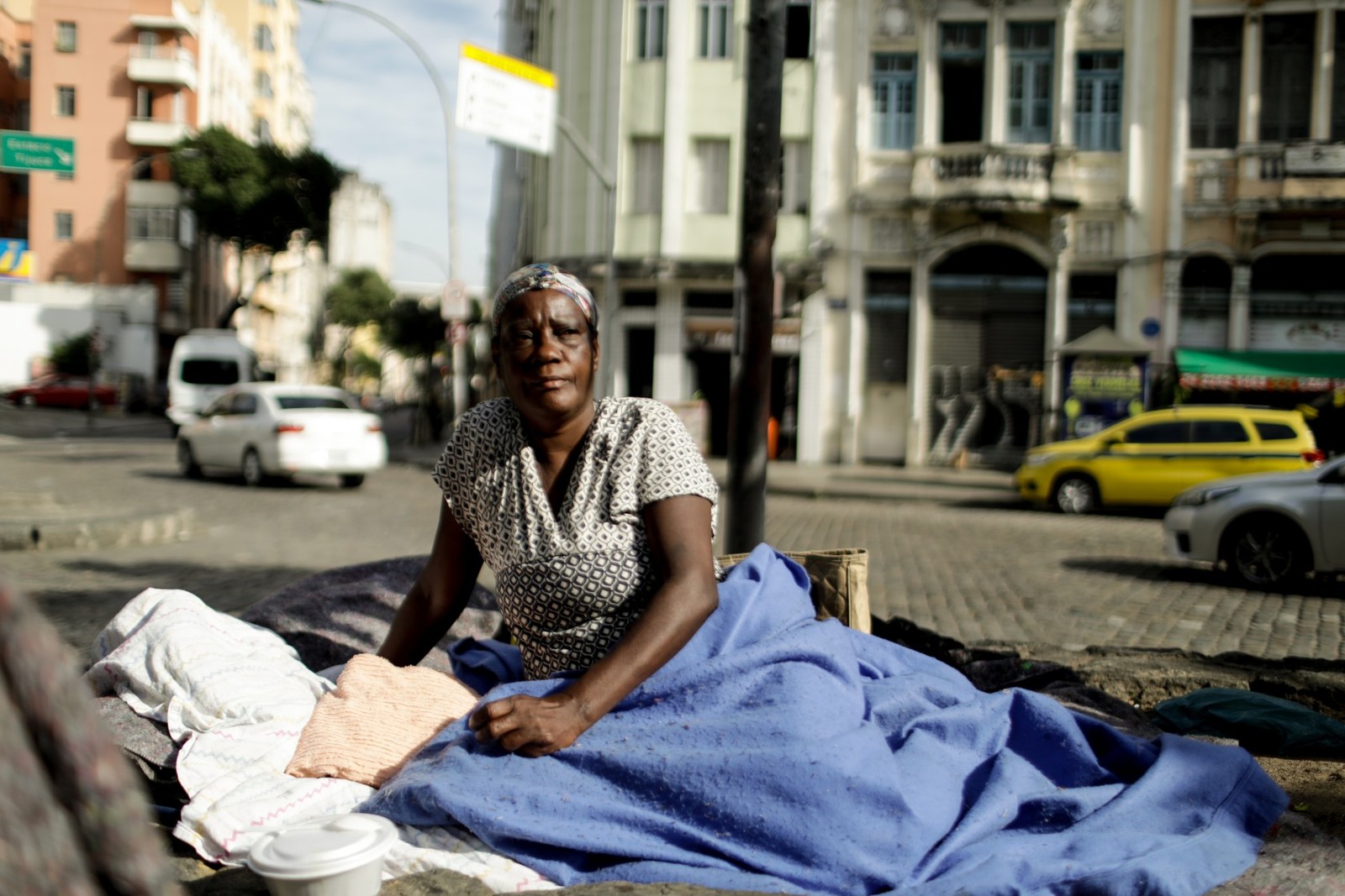 Moradores em situação de rua no Rio. Andreia da Conceição dorme na Praça da Cruz Vermelha, na Lapa — Foto: Gabriel de Paiva
