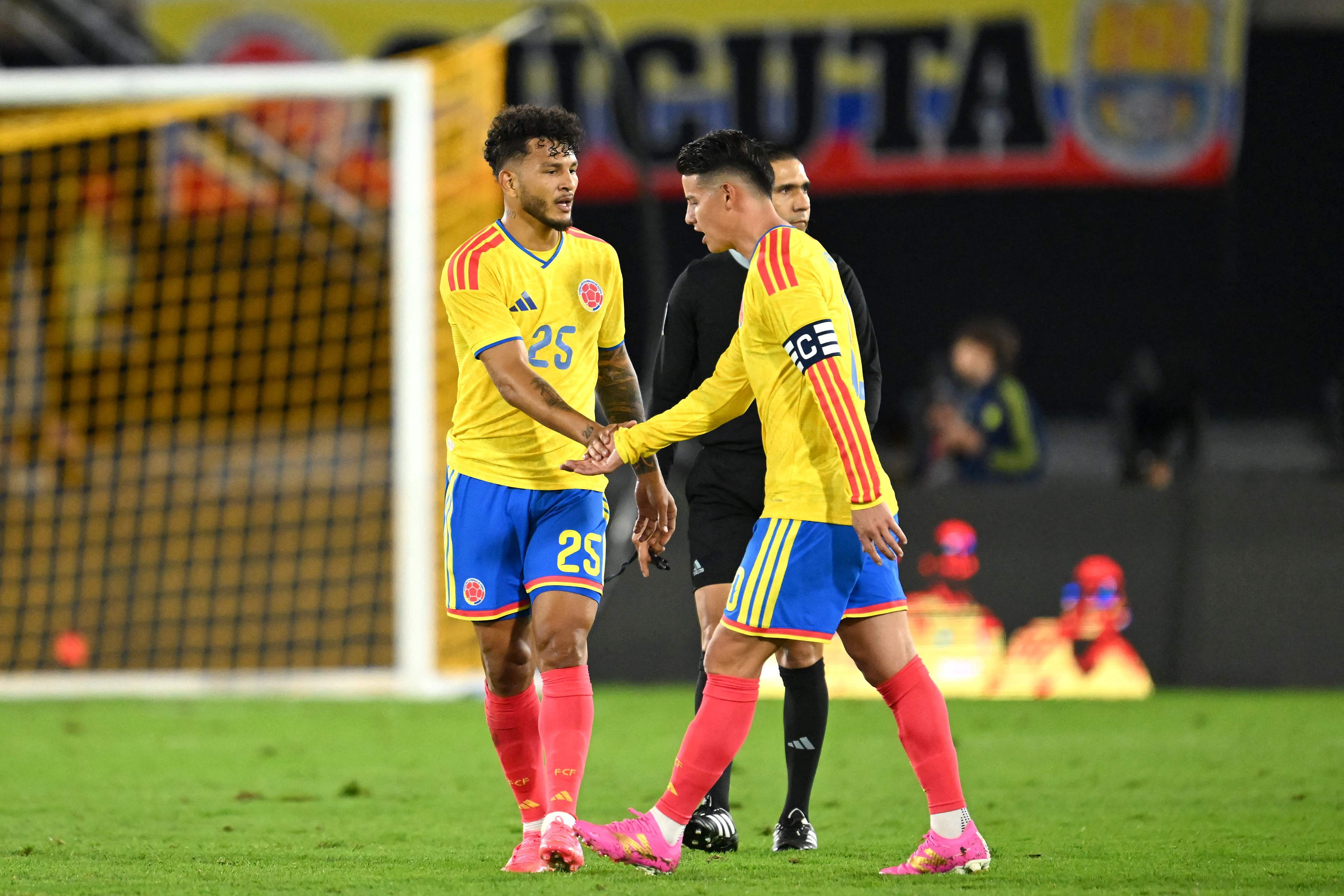 James iguala Valderrama e Rincón como colombiano com mais jogos em Copas