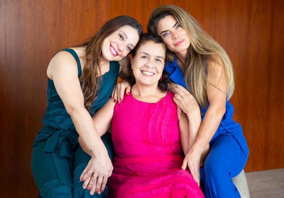Helga Nemetik, Nedira Campos e Laura Proença na peça "Aos sábados" — Foto: Divulgação/Felipe O'Neill
