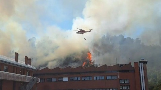 Vídeo: Incêndio em Roma obriga funcionários da televisão pública RAI abandonar prédio