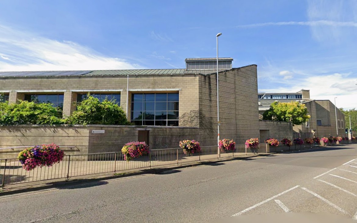 Britânico confessa 32 crimes sexuais contra namorada dopada